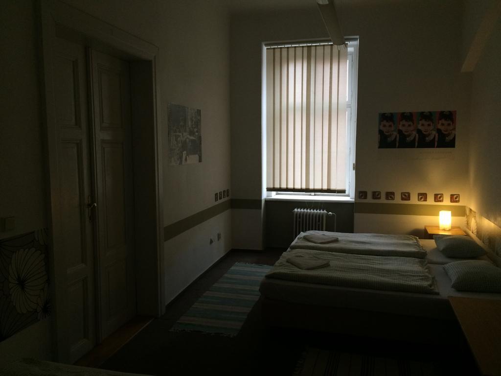 Charles Square Hostel Прага Экстерьер фото