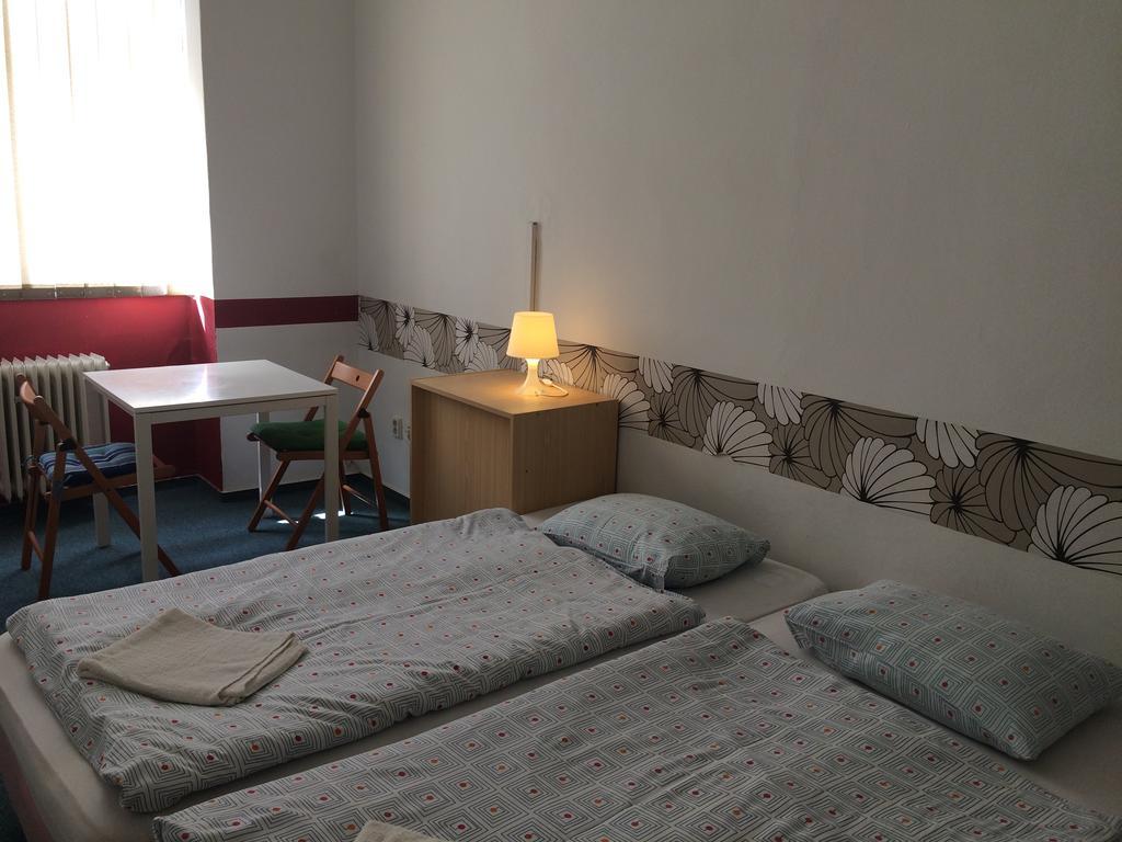 Charles Square Hostel Прага Экстерьер фото
