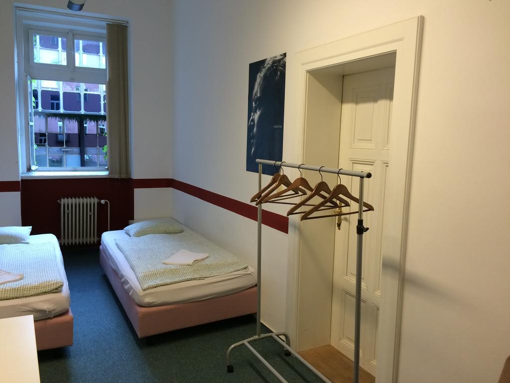 Charles Square Hostel Прага Экстерьер фото