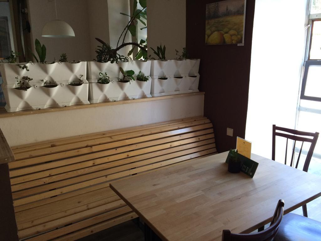 Charles Square Hostel Прага Экстерьер фото