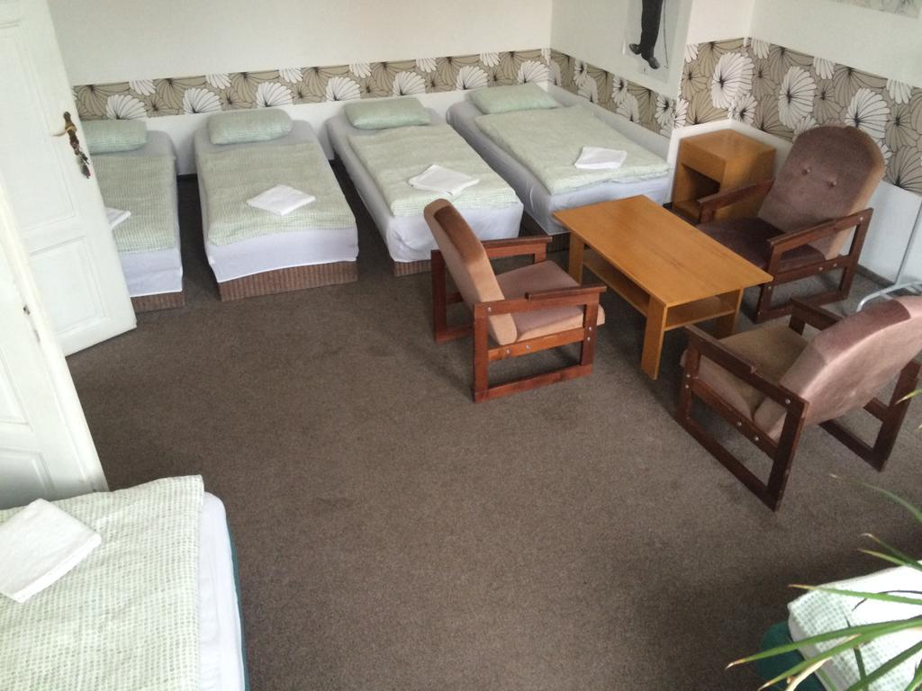 Charles Square Hostel Прага Номер фото