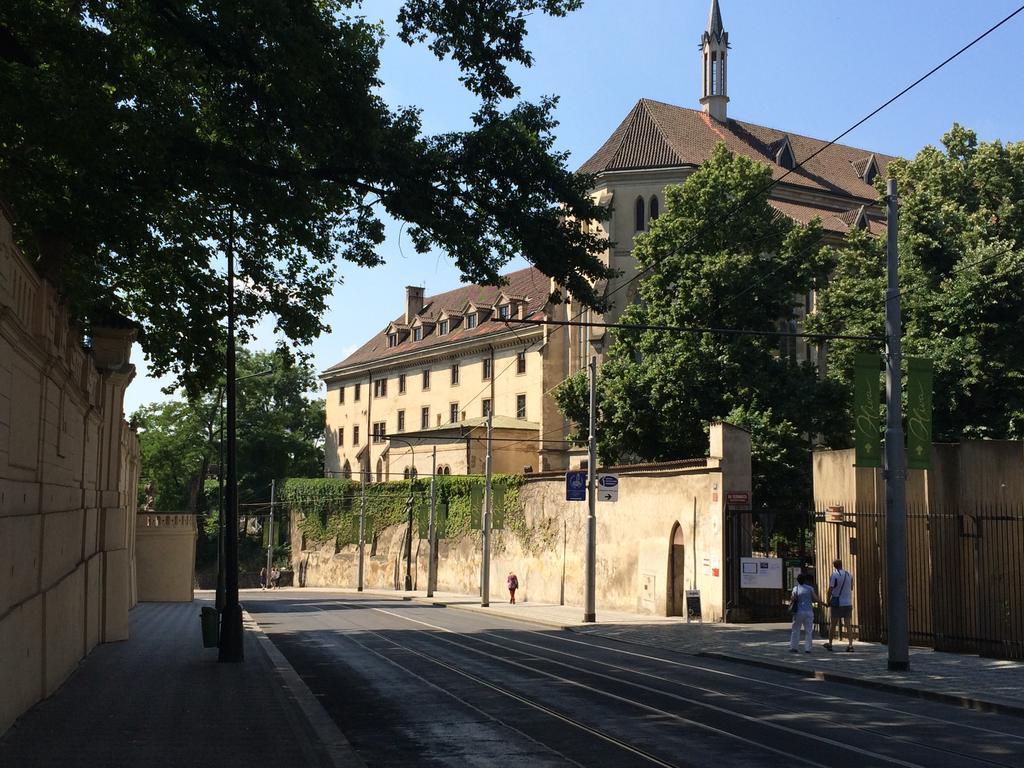 Charles Square Hostel Прага Экстерьер фото