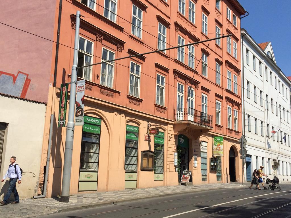 Charles Square Hostel Прага Экстерьер фото