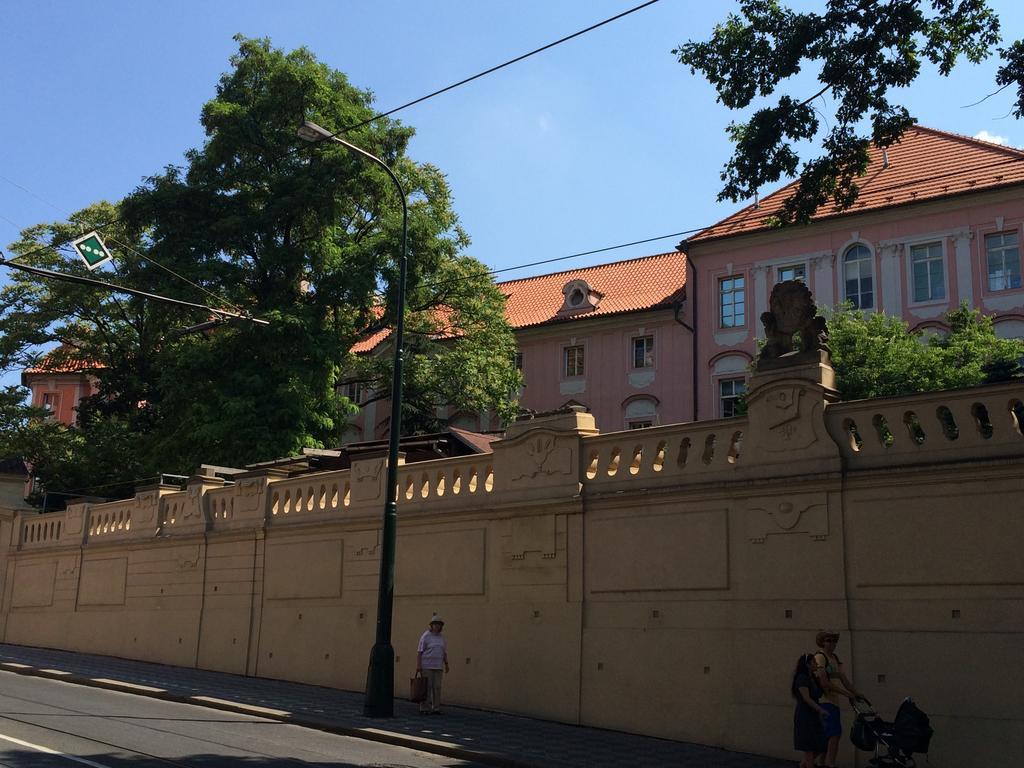 Charles Square Hostel Прага Экстерьер фото