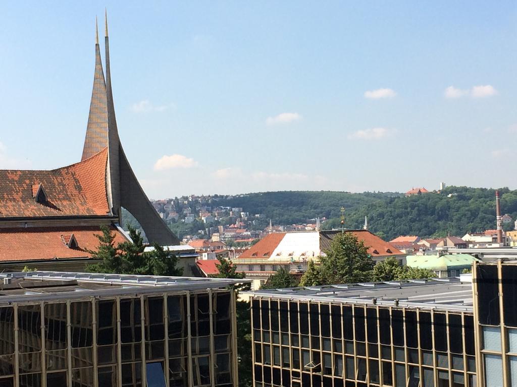 Charles Square Hostel Прага Экстерьер фото
