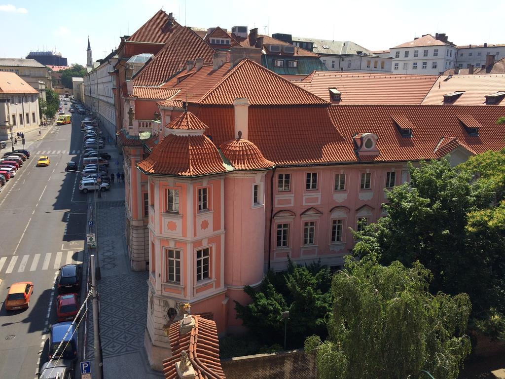 Charles Square Hostel Прага Экстерьер фото