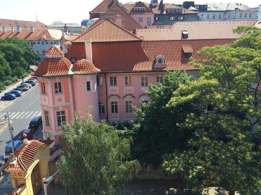 Charles Square Hostel Прага Экстерьер фото
