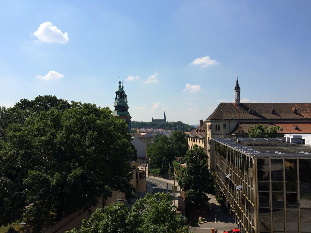 Charles Square Hostel Прага Экстерьер фото