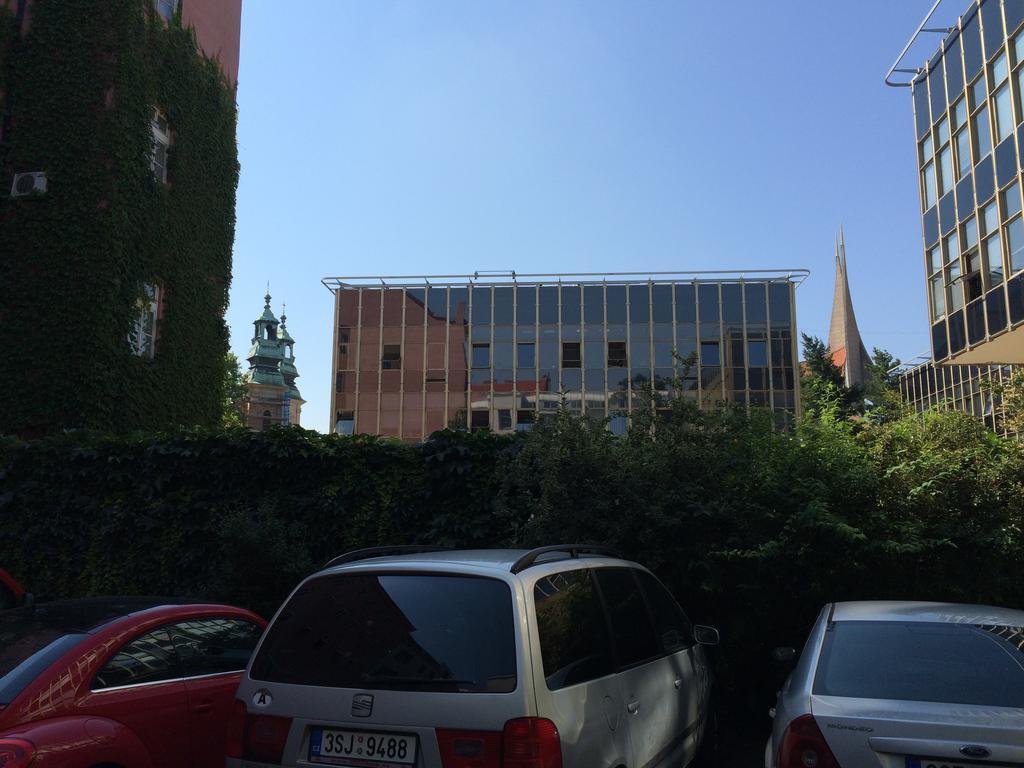Charles Square Hostel Прага Экстерьер фото