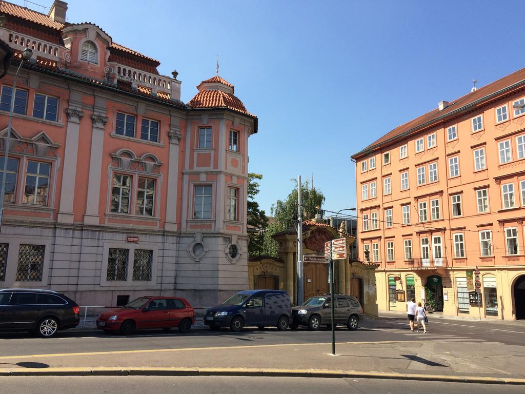 Charles Square Hostel Прага Экстерьер фото