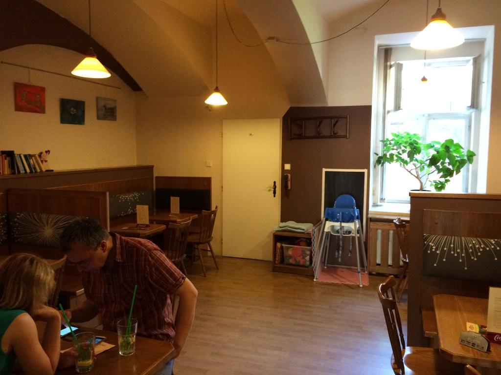 Charles Square Hostel Прага Экстерьер фото