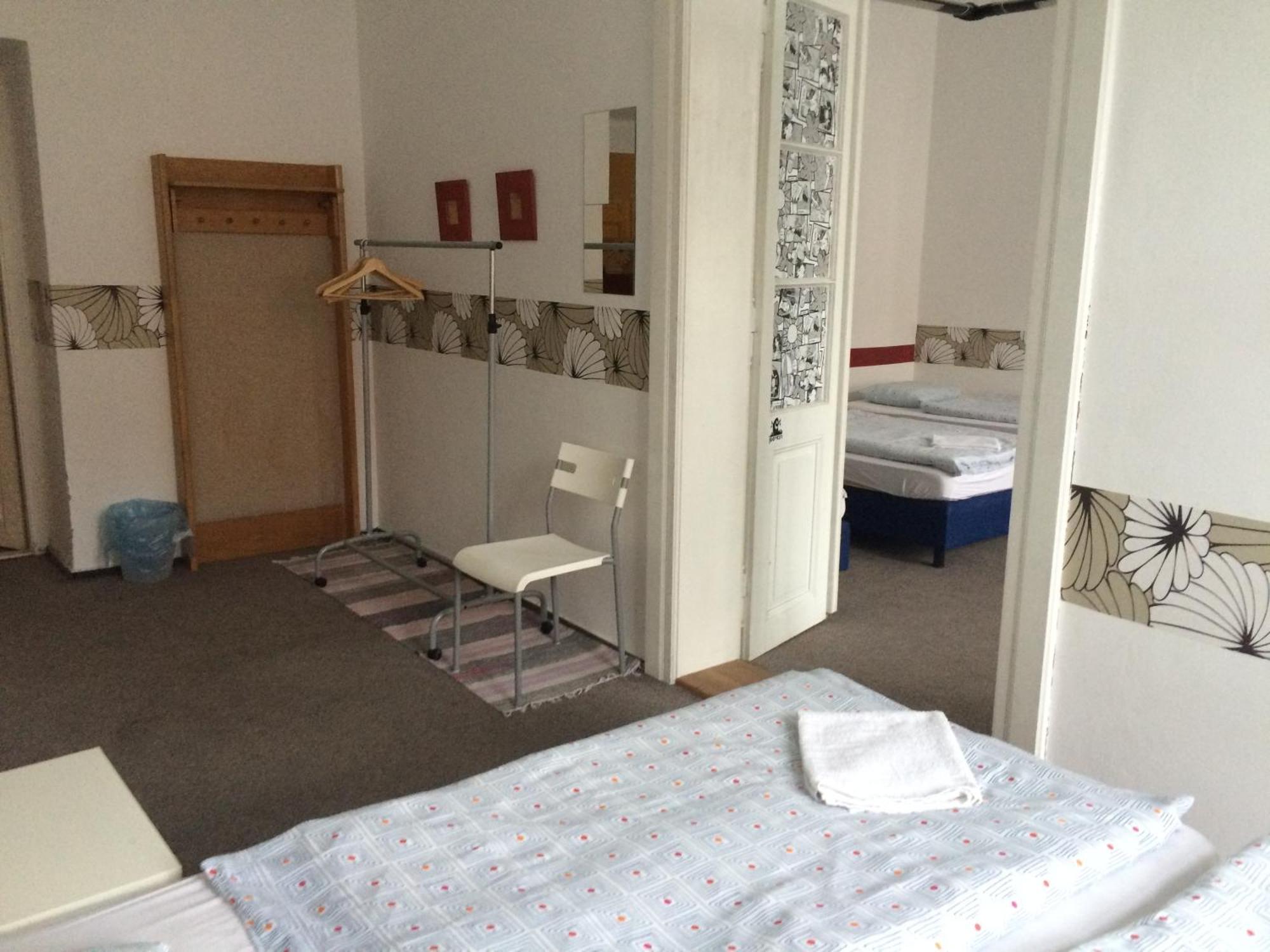 Charles Square Hostel Прага Номер фото