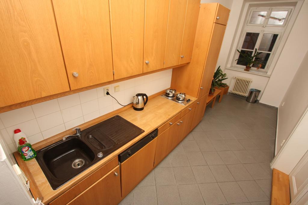 Charles Square Hostel Прага Экстерьер фото