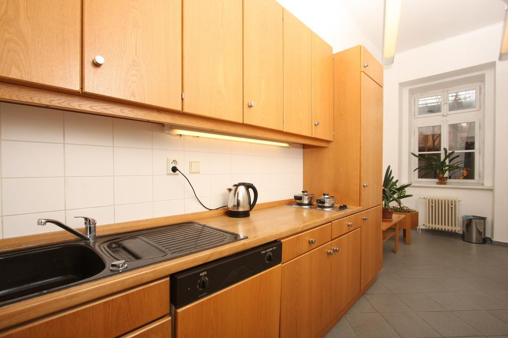 Charles Square Hostel Прага Экстерьер фото
